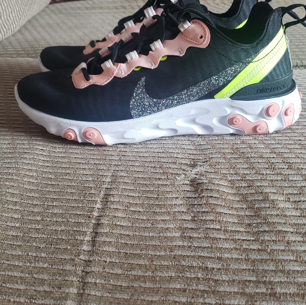 womens Nike element 55